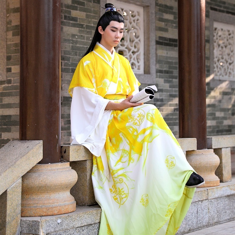 店家的设计真难理解,汉服做得奇奇怪怪,叫什么柠檬精,同袍:可以上春晚了