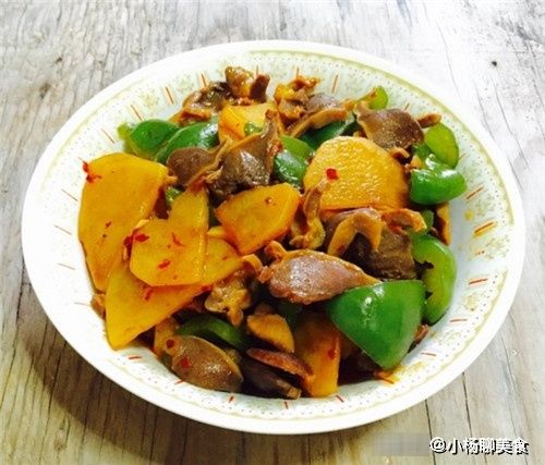 鸡胗|它是周末约饭必备菜，简单锅里一炒就能吃，又香又辣，下酒最合适