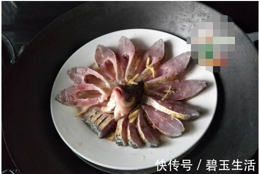 孔雀开屏|家人聚餐,这道家常蒸菜,蒸一蒸,8分钟上桌,鲜美到流口水