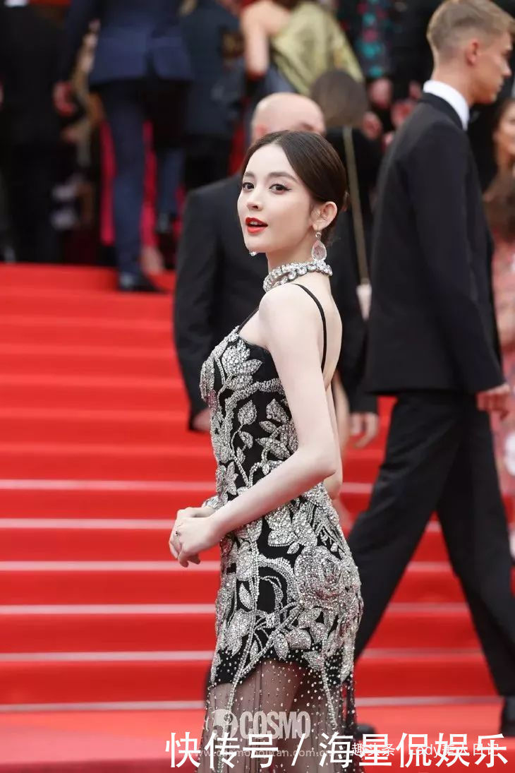 梨花烫|娜扎的各种造型堪称教科级演示!丸子头搞怪又清纯,短发有女人味