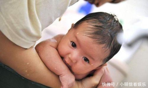 傻眼|女儿洗澡2小时还没出来,爸妈进去看到这一幕,傻眼了!