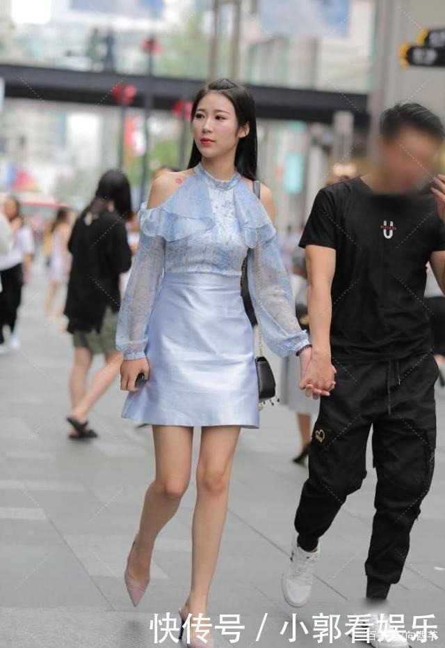 美人 黑白配色连体裤搭配尖头穆勒鞋,温婉柔顺,明艳端庄