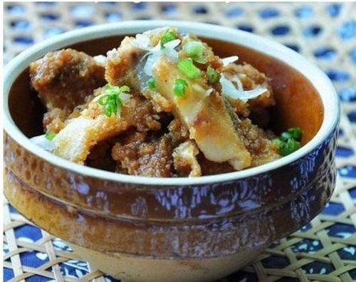  岳阳旅游，这11道本土特色美食不容错过，让你品味湖南风味