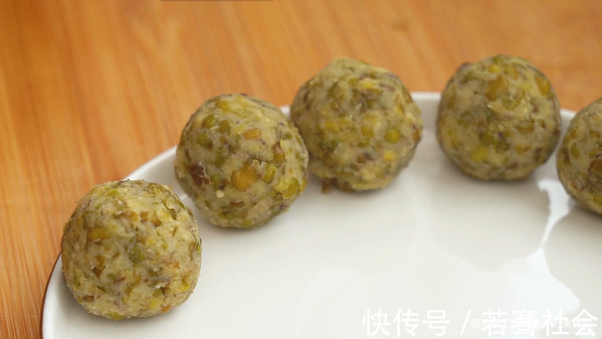 绿豆|自制绿豆饼，不用酥皮不用烤箱，皮薄馅大，清甜不油腻，太香了