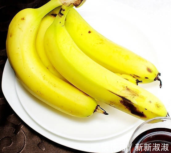 进食|吃香蕉有七大好处,但有3种人不能吃,否则病情加重,要牢记