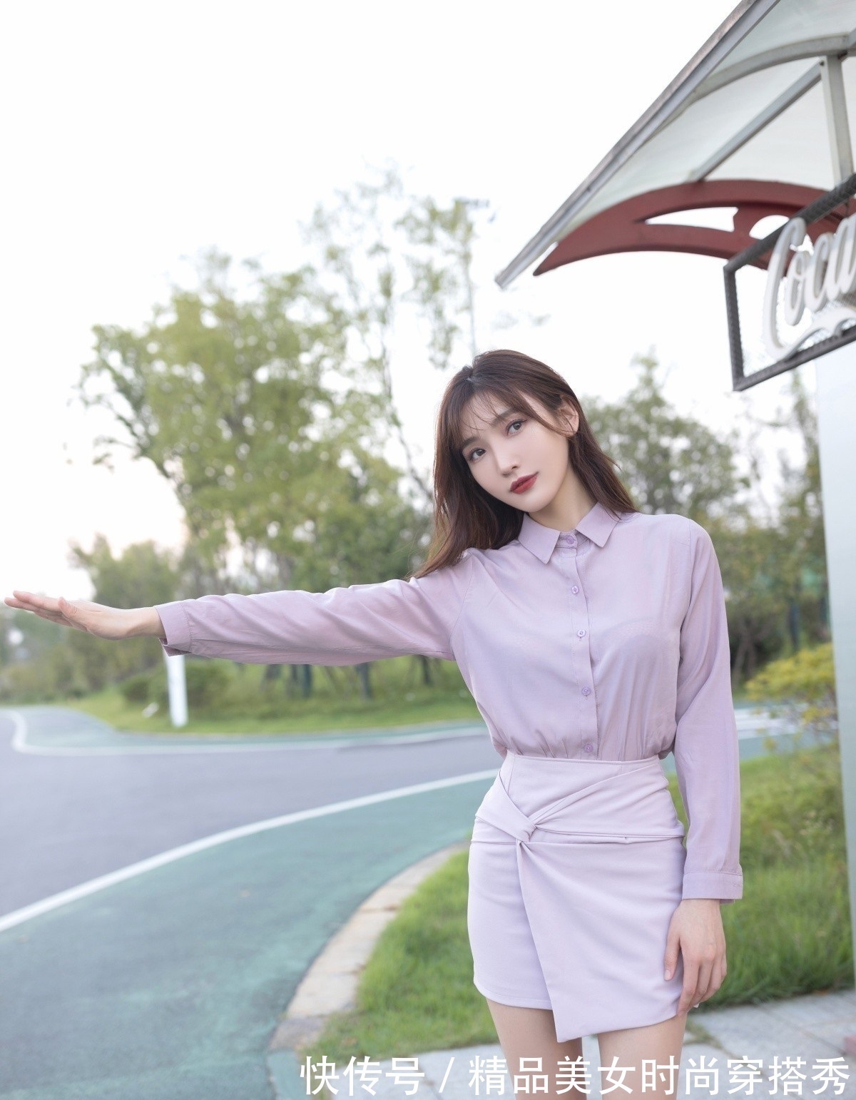 添彩 职场中既要优雅得体又要不失干练,这样的套装裙为你增光添彩