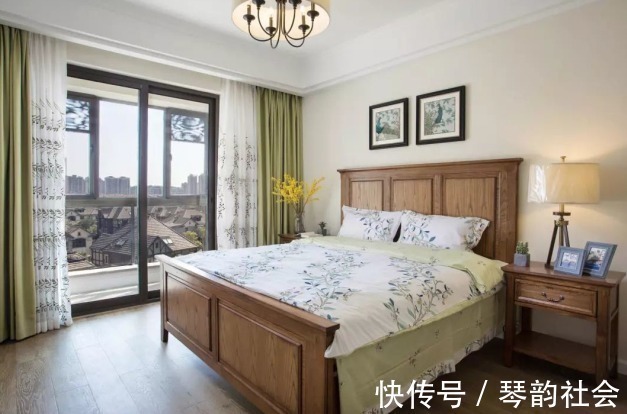 窗帘|刚入住新房不久，朋友天天过来打麻将，真后悔把客厅和阳台打通！