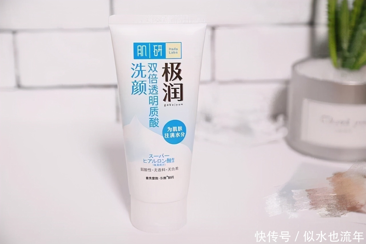 最适合敏感肌肤使用的洗面奶推荐:温和清洁毛孔呵护你娇弱的肌肤