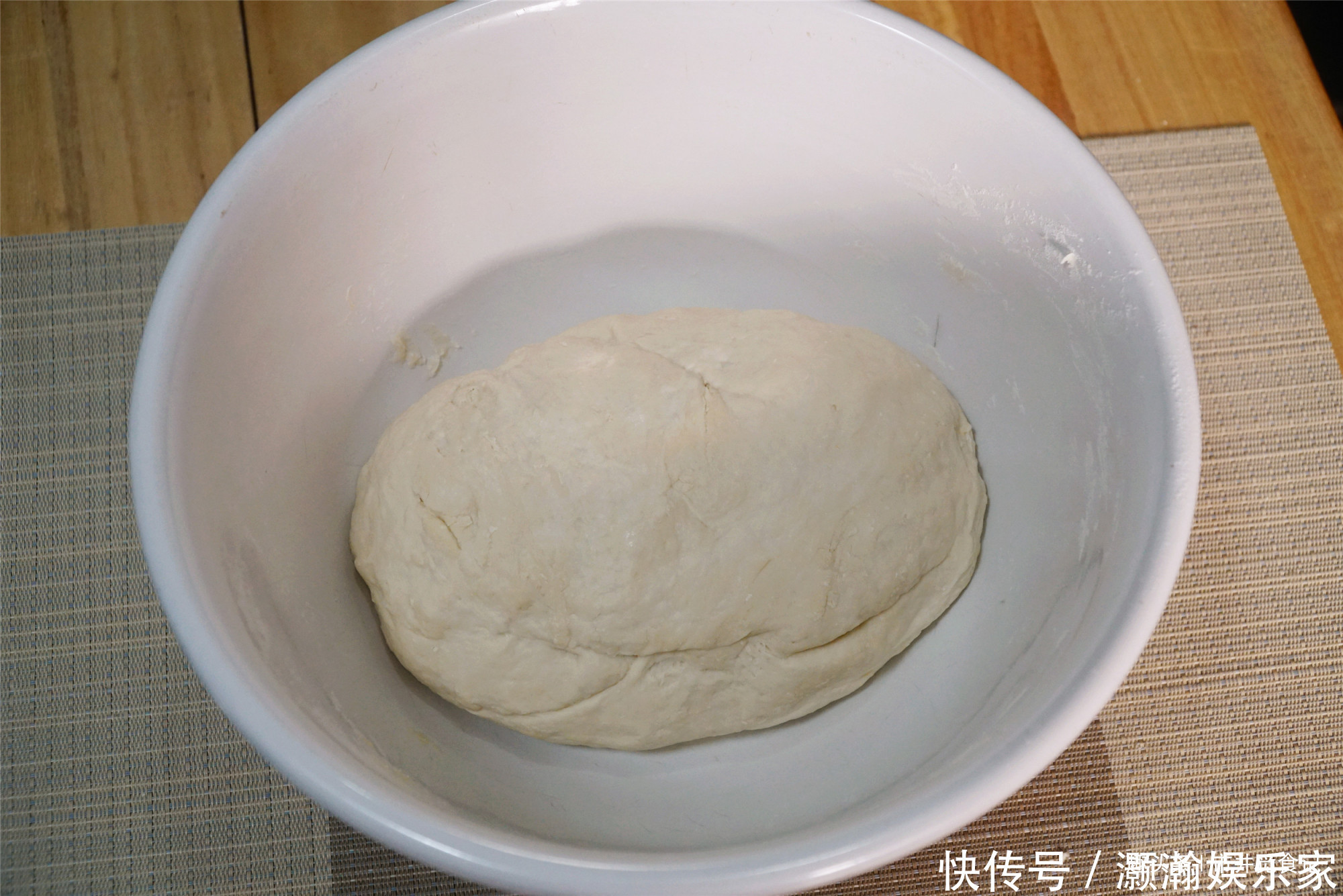 冬天,蒸馒头发不起面用土办法,1小时发满一盆,天再冷也管用