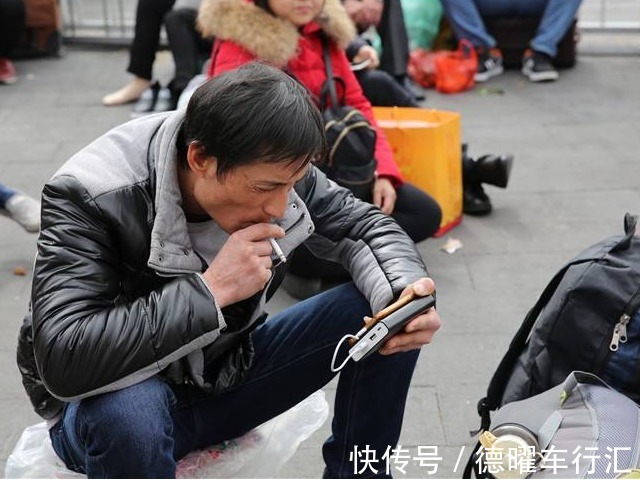 葛优躺|为什么现在很多人会患上颈椎病?罪魁祸首在这里,这个锅背定了