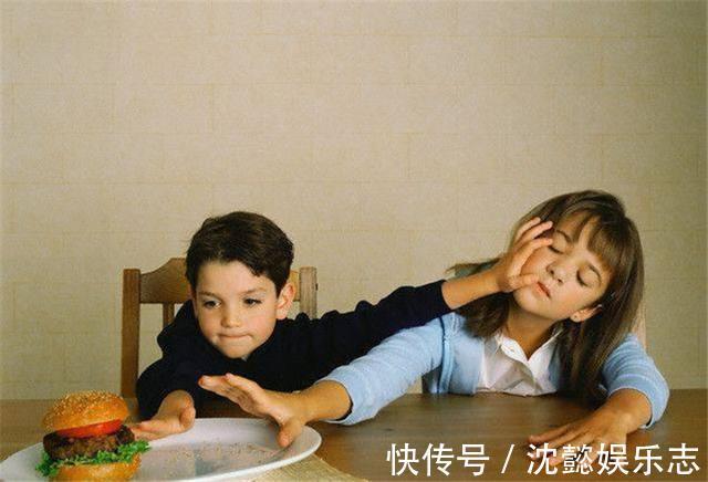 包子|妈妈让儿子带着妹妹吃早餐,看到这样的一幕,妈妈忍不住落泪