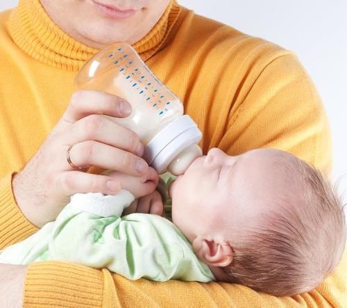 菲菲|“扔了怪浪费,给你家孩子穿吧”,宝妈假意收下后,第二天就捐了