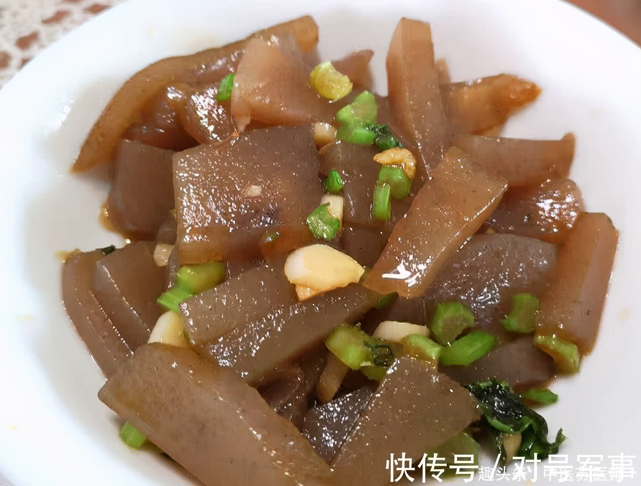 年轻女性|年轻女性吃的食物,坚持常吃,帮助肠道清理毒素,肌肤更细腻