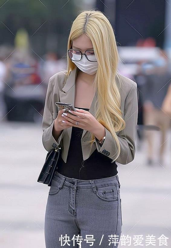 兴达|短洋装配灰色牛仔裤,前卫而摩登,魅力十足