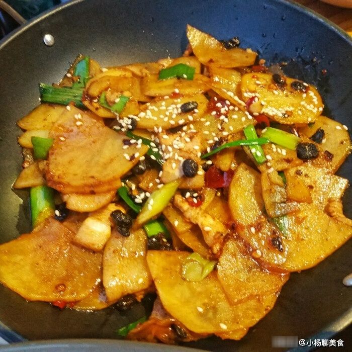 土豆片儿|干锅土豆片：不油腻，香辣味，10分钟轻松搞定，鲜香美味又下饭