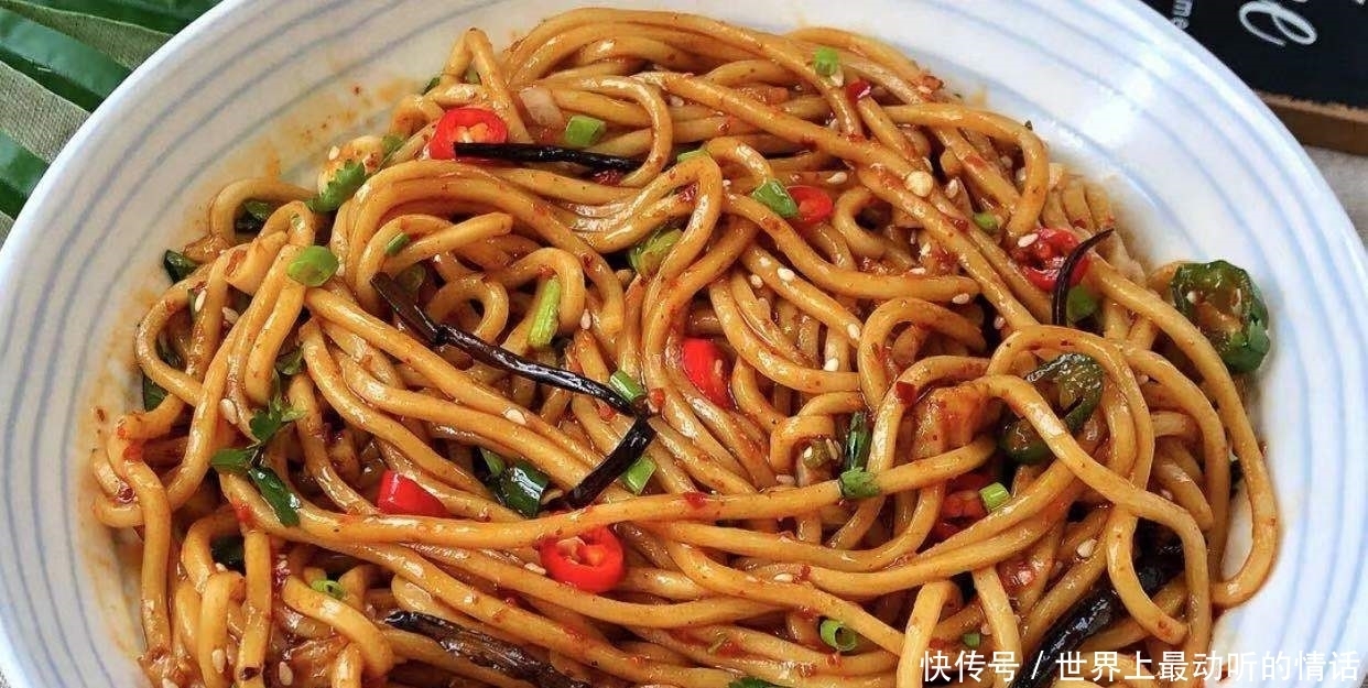 速成宵夜来啦,葱油拌面,好吃的一口都不剩