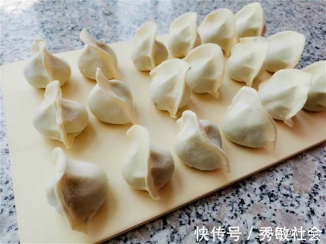 饺子皮|夏天，就喜欢这素馅饺子！比白菜好吃，比韭菜味浓，错过再等1年
