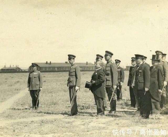 用处|日本军人军帽上面两片布是什么虽然很丑,但用处却不小