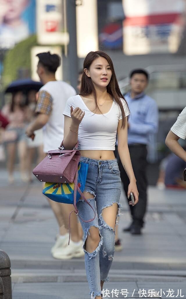 打底裤 黑色吊带搭配同色系牛仔短裤,好看又不土气,赶快穿起来