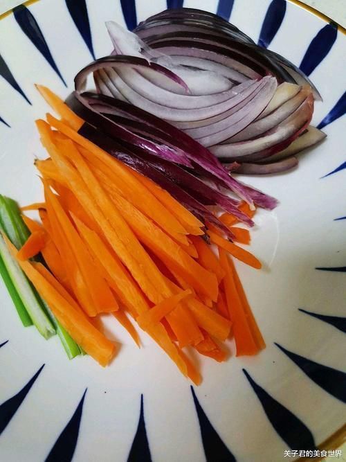 胡萝卜丝|洋葱和它是绝配,5分钟出锅,营养好吃,清肠降脂瘦身,多吃不腻