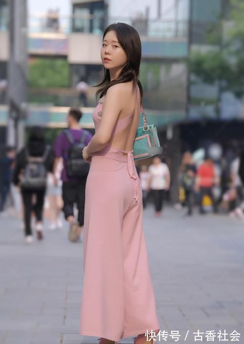 打扮 男人看美女,打扮亮眼重要,还是穿搭性感更重要