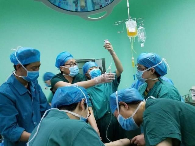 剖腹产|“顺便帮我吸个脂呗”90后宝妈剖腹产时的一个要求,令医生大乐