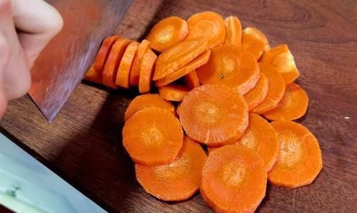 胡萝卜片|秋天，吃红薯南瓜别忘了吃它，2元1斤营养高，孩子常吃护眼长个子