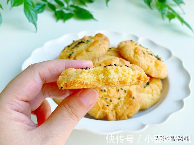 玉米油|不用猪油也酥脆,香酥美味黑芝麻桃酥,轻轻一碰酥得掉渣