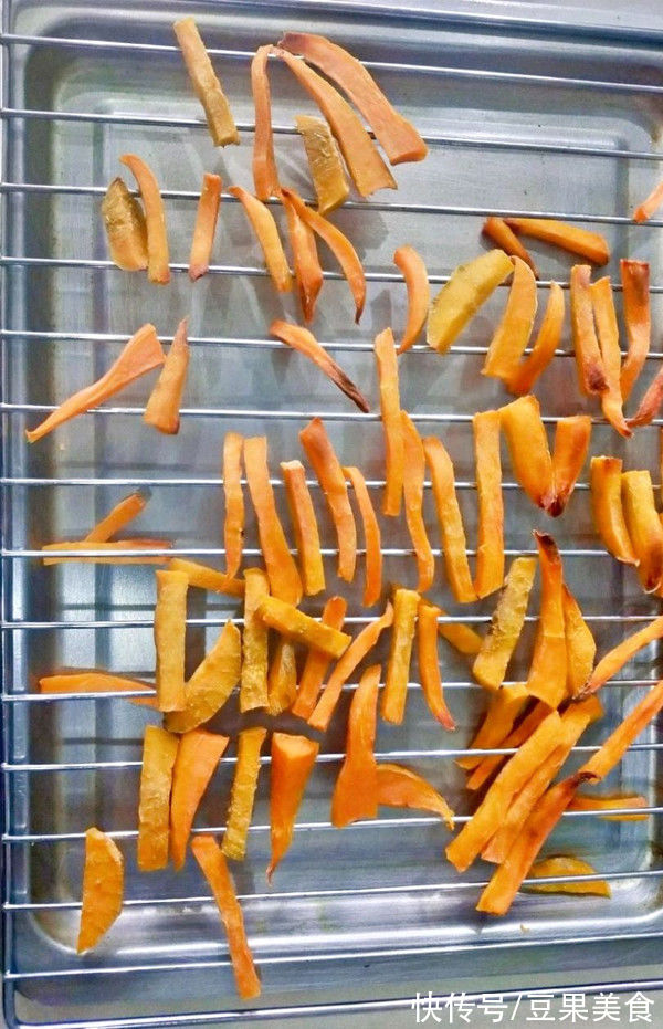 烤箱版地瓜干最好吃的做法，就在这里了