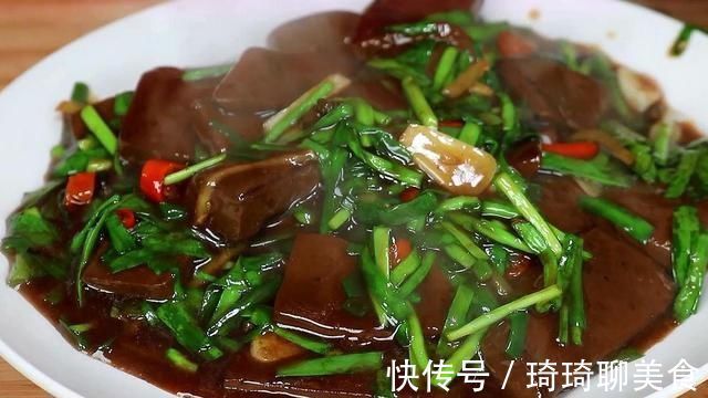 鲜嫩|烧猪血,好多人第一步就错了,这样做出来的猪血,比豆腐还鲜嫩