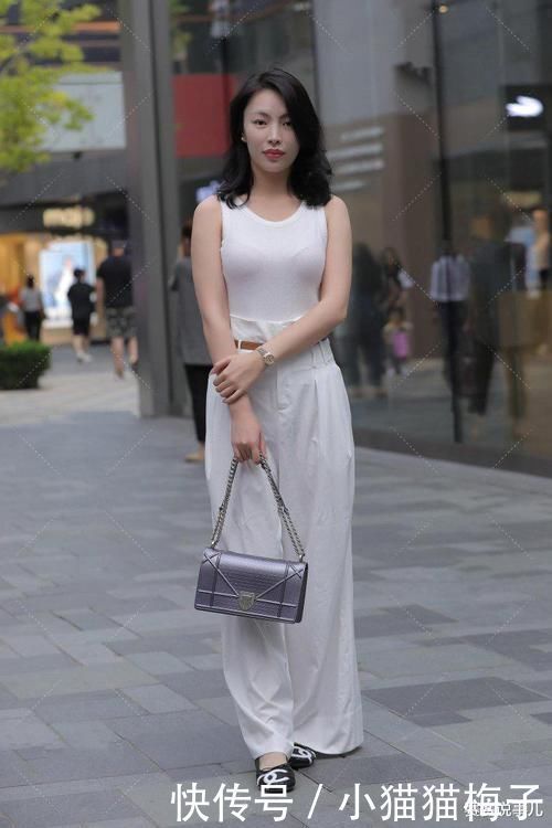 淑女风 现在流行“半透明”裤姐姐胆大穿了,成熟女人味十足