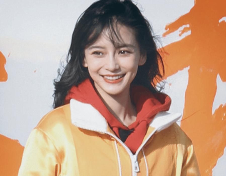 站姿|李一桐杨颖同框《跑男》,看清两人的站姿,谁是女汉子很显然