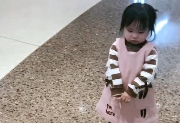 惹祸奶爸|“惹祸奶爸”抢宝宝饮料走红,宝宝本仙女生气了,哄不好的那种