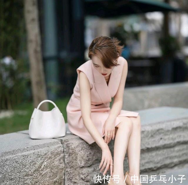 有气质 简约又精致的职场穿搭，会让整个人更加精神，甚至可以美成焦点