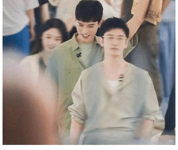 路透社|《中餐厅5》路透:丁真姚安娜去超市购物,姚安娜被是素人气质!