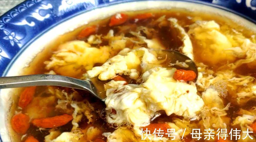 鸡蛋和生姜才是绝配，学会这种吃法，坚持一周肚子小了，手脚温热