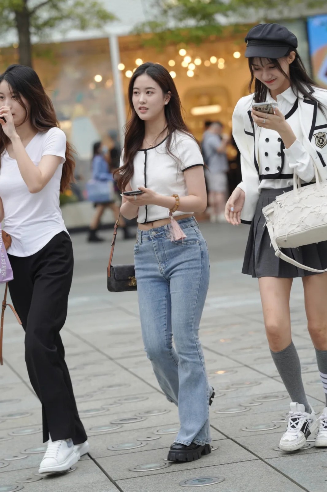 女生们|洋溢着青春与活力的装扮,简洁大方又飒爽,显出无可挑剔的时尚美