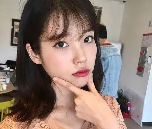 龙须刘海 秒变巴掌脸!原来“瘦脸”不仅要靠发型,还要选对发色和刘海!