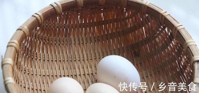 蒸鸡蛋，不加水加“它”，鸡蛋嫩滑如布丁还特营养，早了解早受益！