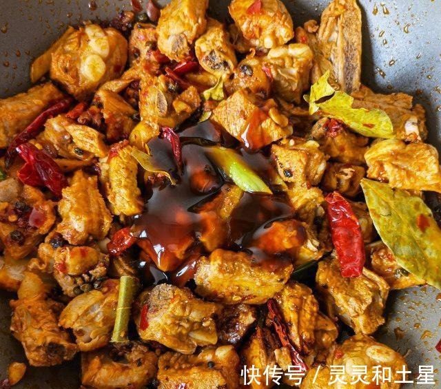 美食天下|十三香麻辣排骨，麻辣入味儿，好吃下饭！