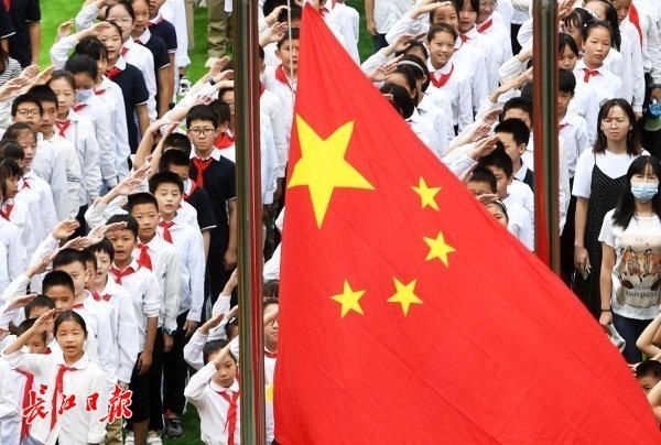 少年$国旗下的少年