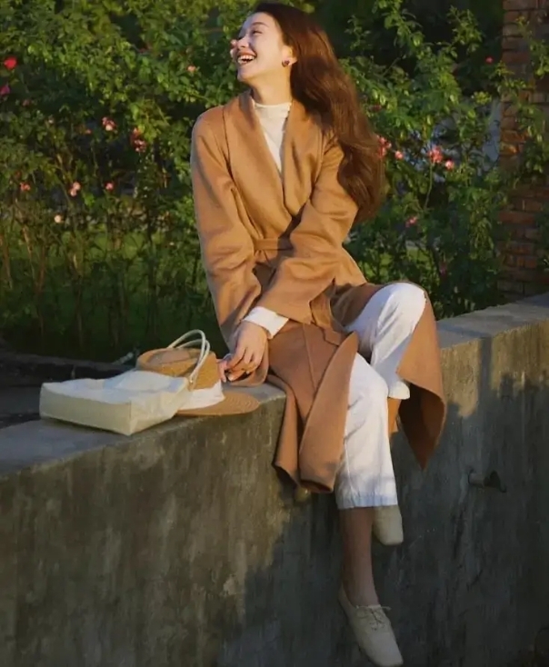 今年秋冬穿大衣,建议多选这几双“鞋子”来搭配,时尚好看还显瘦