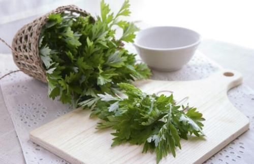 女性朋友|坚持用艾叶泡脚的人,最后怎么样了?不妨早了解再做决定吧