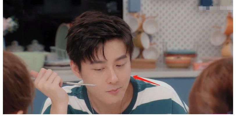 房间|心动的信号4：女2对男3太热情，男1遭受冷落，回到房间生闷气！