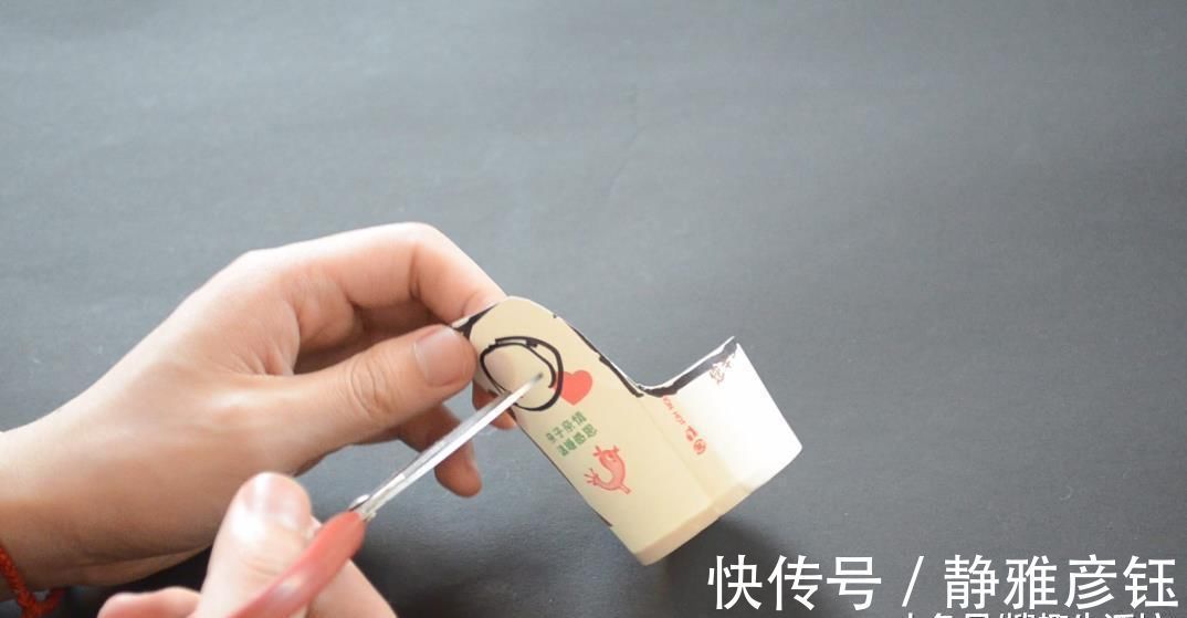 记号|一次性纸杯用完别丢了, 剪几刀, 挂在门把上超实用, 人人见了都夸好