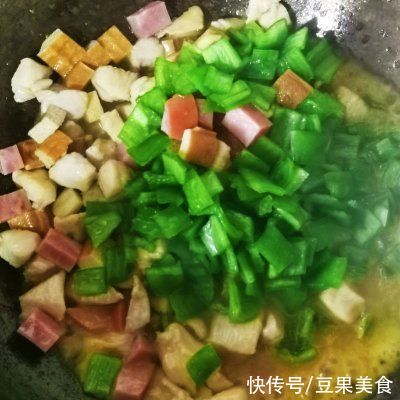 家常菜|#巨下饭的家常菜#香干火腿炒鸡丁