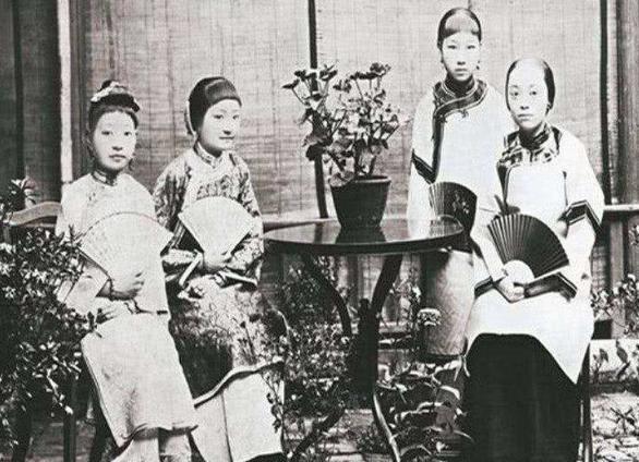 晚清|他是晚清重臣,两个儿子都是汉奸,孙子辈却个个是栋梁