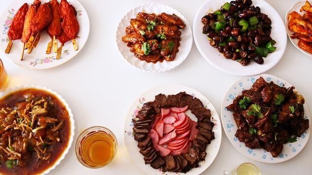 老婆同事来玩，我做8道菜招待，大家都不淡定：好想有这样的老公