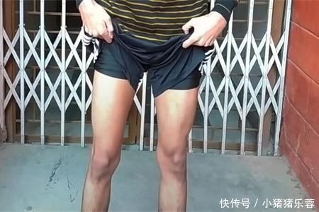 单腿|小伙练腿每天做100个深蹲,并逐渐增加训练难度,1个月看腿部变化