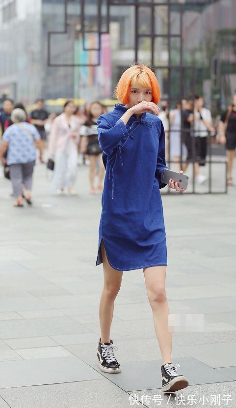 穿搭 小姐姐一身时尚的穿搭，给人一种很优雅的感觉